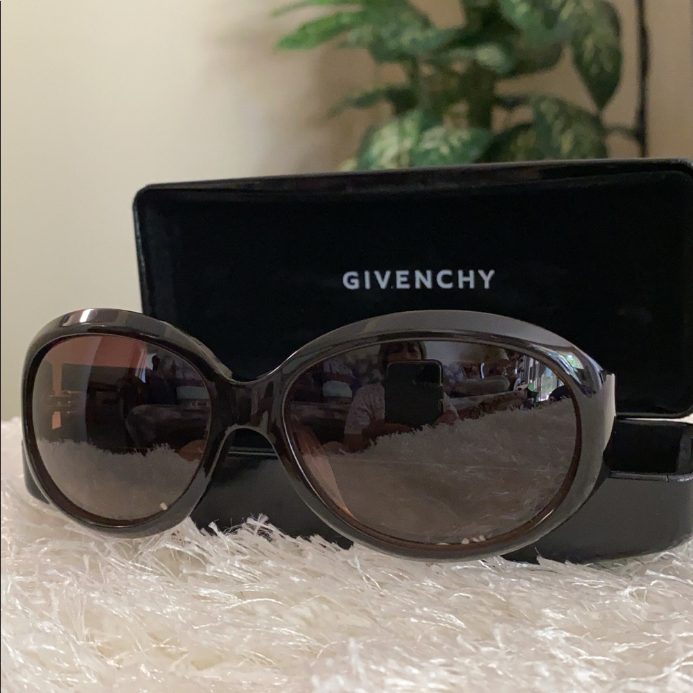 Authentic Givenchy sunglasses - Picture 8 of 8
